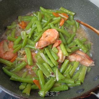 明虾炖肉豆角的做法步骤：11