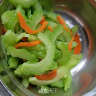 肉沫炒苦瓜的做法步骤：7