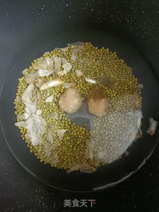 百合绿豆汤的做法步骤：3