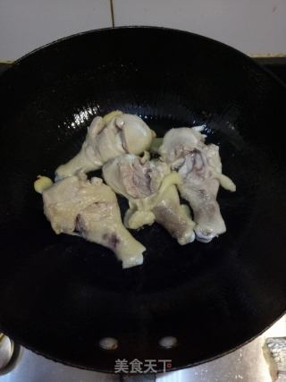 栗子炖鸡腿的做法步骤：3