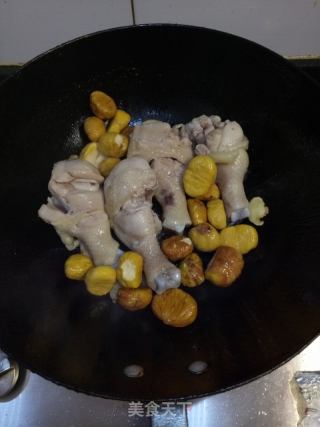 栗子炖鸡腿的做法步骤：4