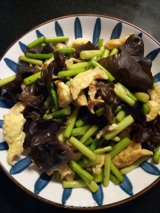 蒜苔木耳炒鸡蛋的做法步骤：5