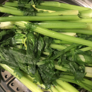 扇贝裙边芹菜猪肉水饺的做法步骤：2