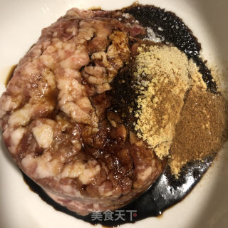 扇贝裙边芹菜猪肉水饺的做法步骤：4