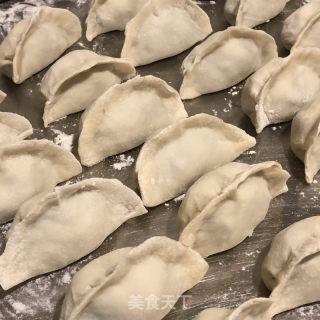 扇贝裙边芹菜猪肉水饺的做法步骤：13