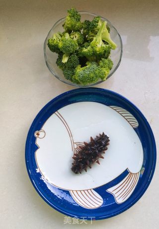 海参西蓝花的做法步骤：1