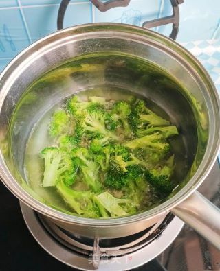 海参西蓝花的做法步骤：3
