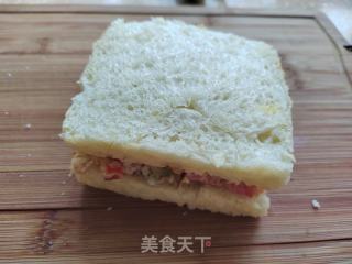 番茄秋葵煎蛋三明治的做法步骤：10