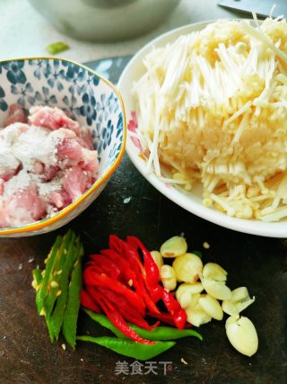 金针菇炒肉片的做法步骤：1