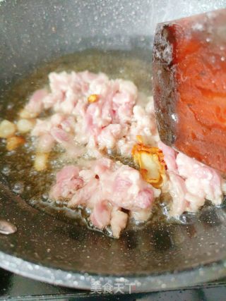 金针菇炒肉片的做法步骤：4