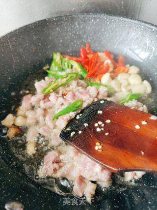 金针菇炒肉片的做法步骤：5