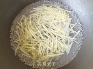 洋葱拌土豆丝的做法步骤：2