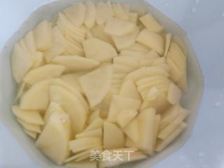 番茄土豆炒毛豆米的做法步骤：2