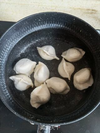 清红汤水饺的做法步骤：1