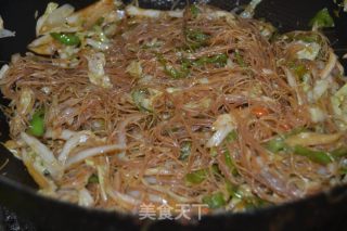 虾仁炒米粉的做法步骤：4