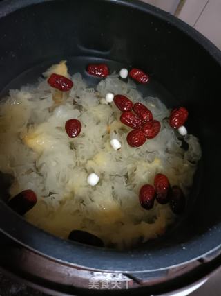 银耳莲子羹的做法步骤：4