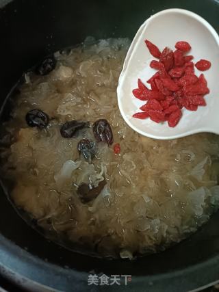 银耳莲子羹的做法步骤：6