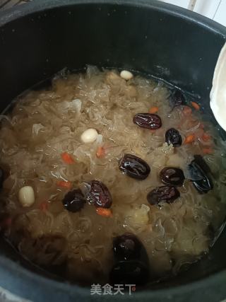 银耳莲子羹的做法步骤：7