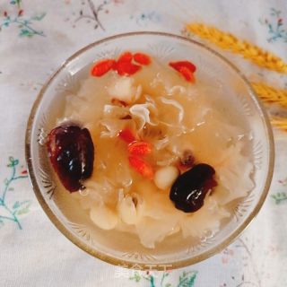 银耳莲子羹的做法步骤：9