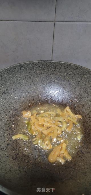 榨菜炒鸡蛋的做法步骤：6