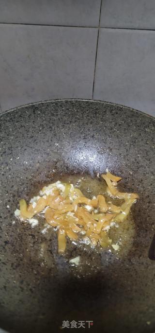 榨菜炒鸡蛋的做法步骤：7
