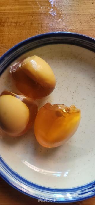 凉拌水晶皮蛋的做法步骤：1