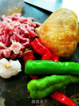地瓜炒肉片的做法步骤：1