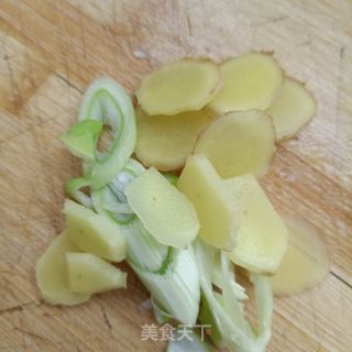 泥鳅冬瓜汤的做法步骤：3