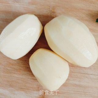 醋溜土豆丝的做法步骤：1