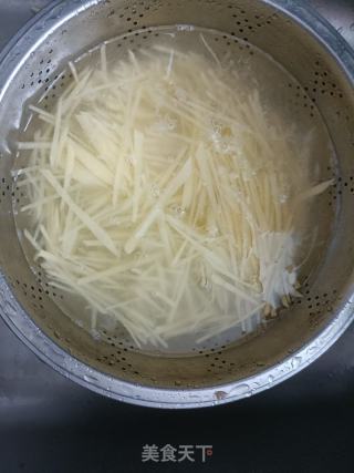 醋溜土豆丝的做法步骤：2