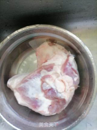 五花肉烧腐竹的做法步骤：1