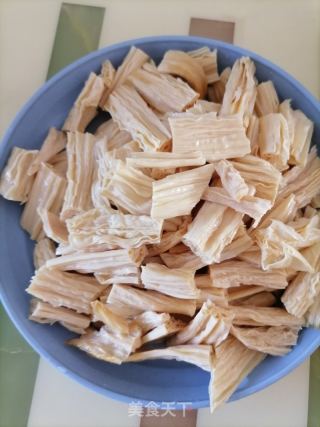 五花肉烧腐竹的做法步骤：10