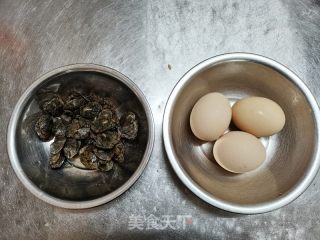 燕子盏蒸蛋的做法步骤：1
