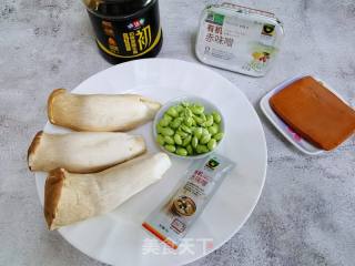 夏日开胃下饭家常菜，酱香杏鲍菇豆干的做法步骤：1