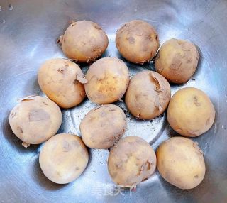 香煎小土豆的做法步骤：1