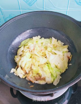 猪油渣炒包菜的做法步骤：8