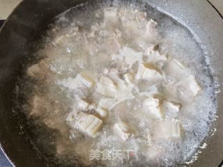 红烧肉炖土豆豆腐串的做法步骤：3