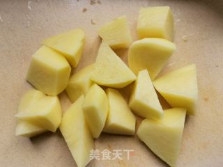 红烧肉炖土豆豆腐串的做法步骤：5