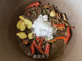 红烧肉炖土豆豆腐串的做法步骤：7