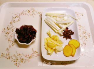 蔓越莓干烧鸡翅的做法步骤：2