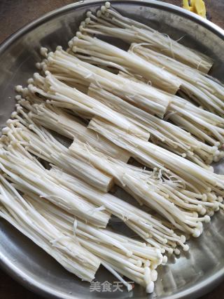 牛肉末蒸金针菇的做法步骤：2