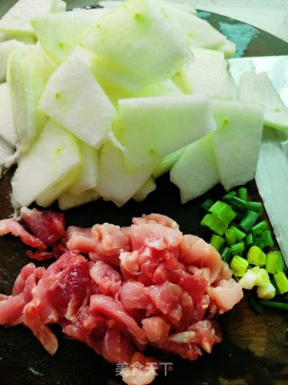 冬瓜肉片汤的做法步骤：2