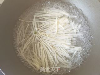 金针菇菠菜拌煎蛋的做法步骤：4