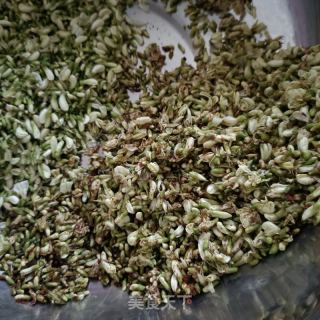 红糖槐花茶的做法步骤：7