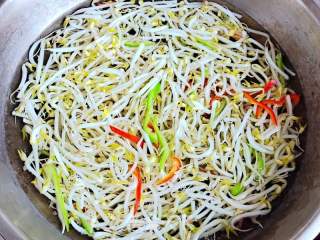 酸辣绿豆芽的做法步骤：2