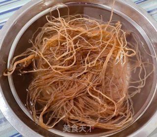 虾酱鹅蛋拌荞麦冷面的做法步骤：1