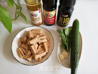 腐竹拌黄瓜的做法步骤：1