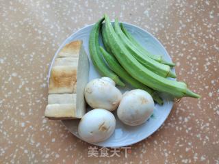 蘑菇秋葵炒豆干的做法步骤：1