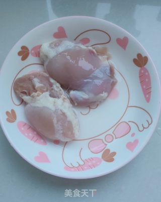 嫩姜炒鸡肉丝的做法步骤：1
