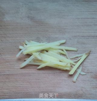 嫩姜炒鸡肉丝的做法步骤：3